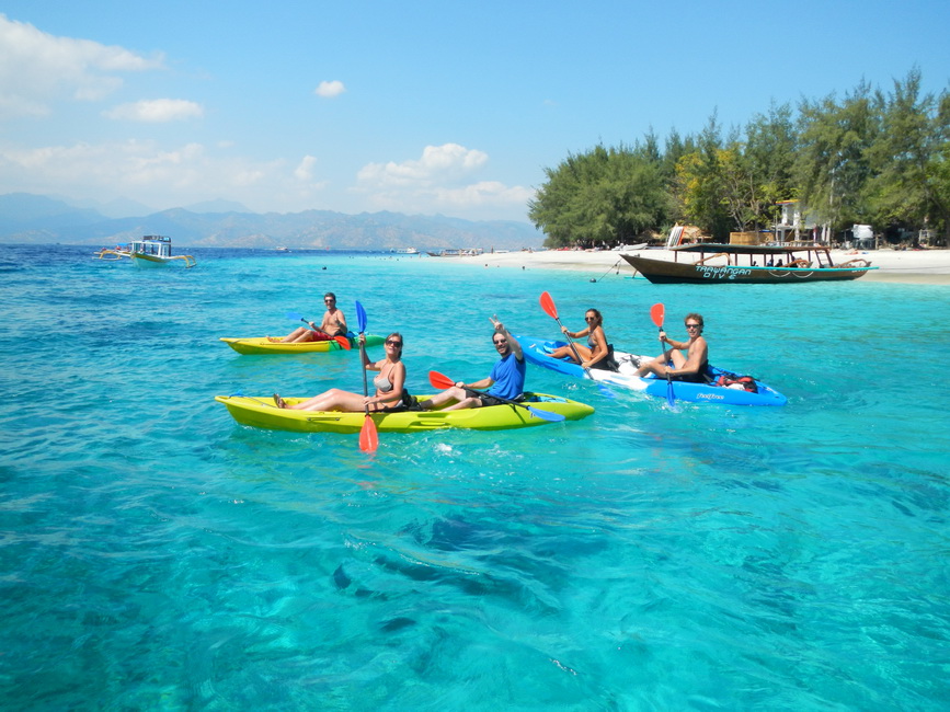 things-to-do-gili-trawangan-villas-edenia-resort-boutique-hotel-canoeing